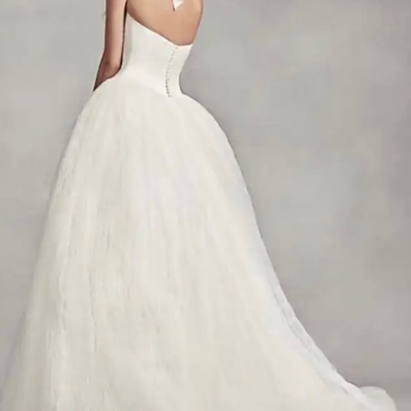 Brand New Vera Wang Wedding Dress - Picture 1 of 15
